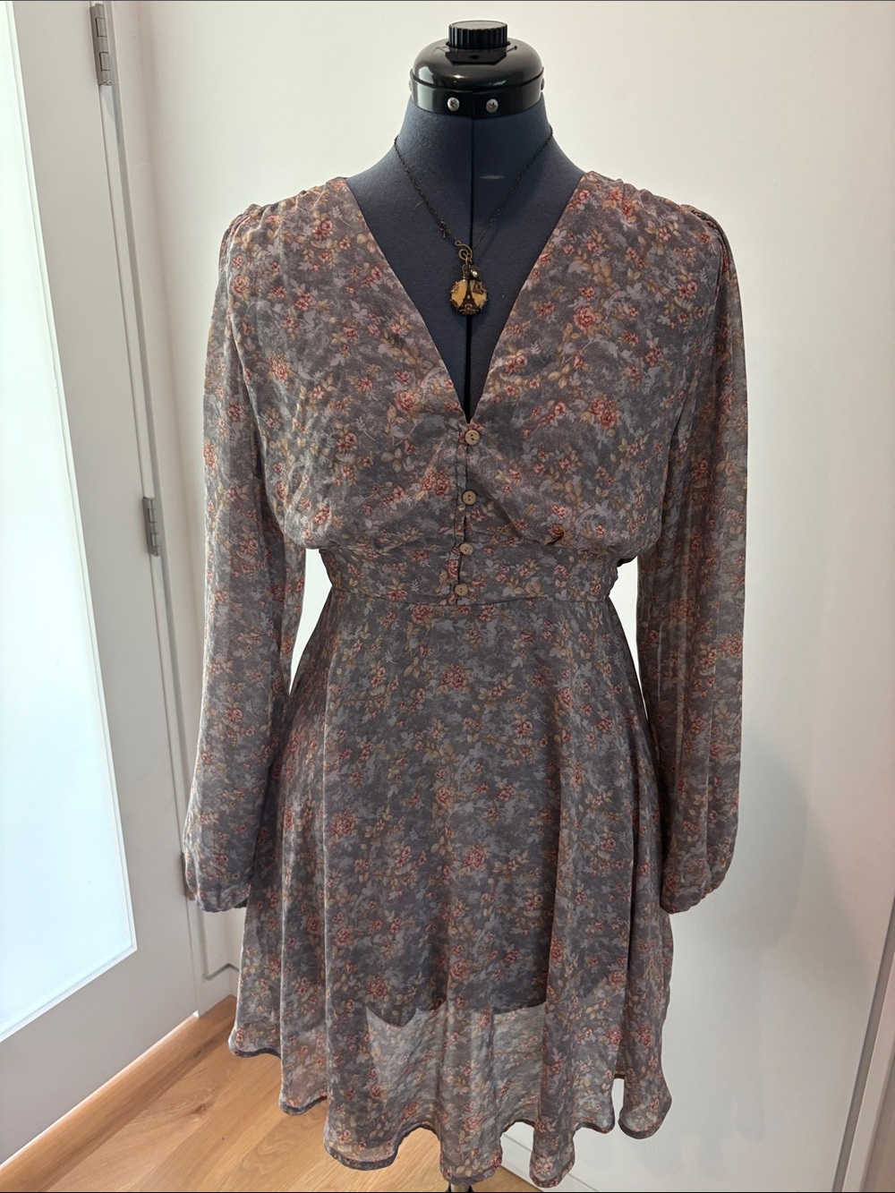Wishlist Dusty Gray Floral V-Neck Long Sleeve Dress